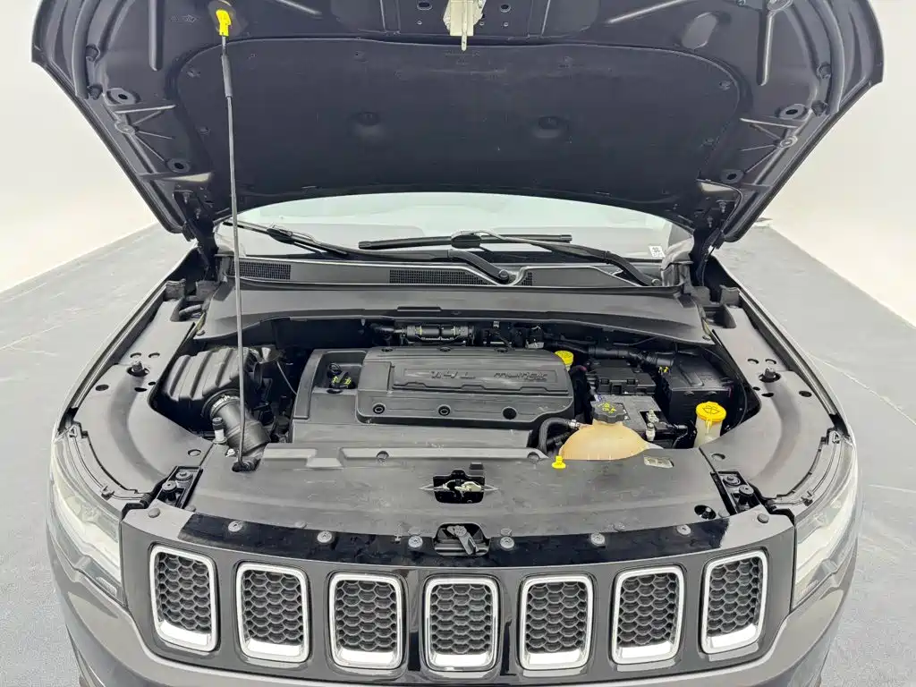 Jeep Compass — фото 24