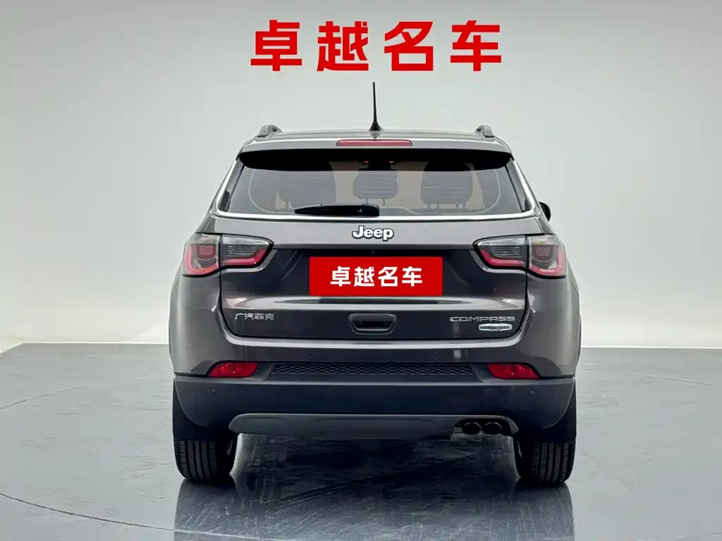 Jeep Compass — фото 6
