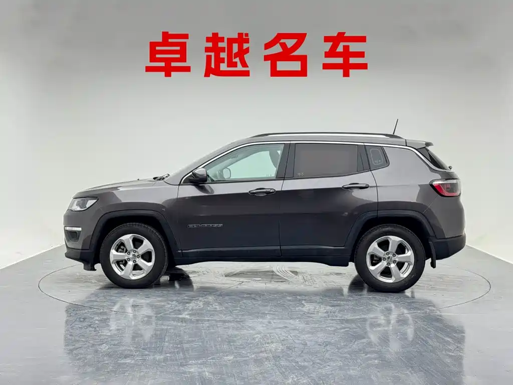 Jeep Compass — фото 7