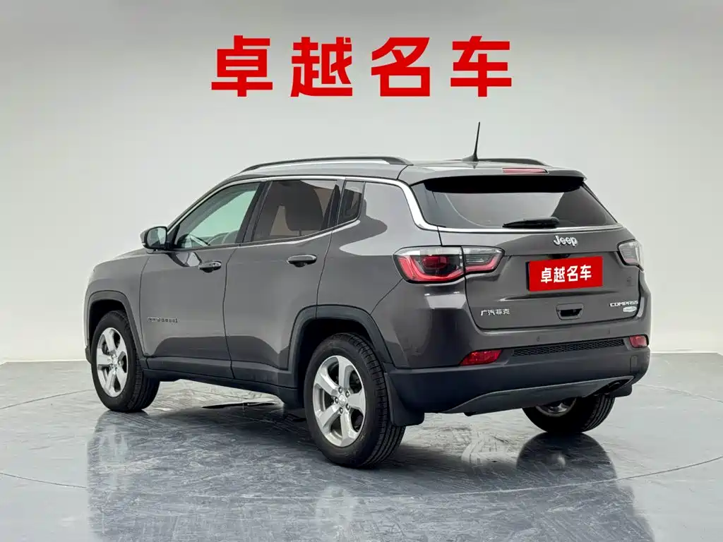 Jeep Compass — фото 8