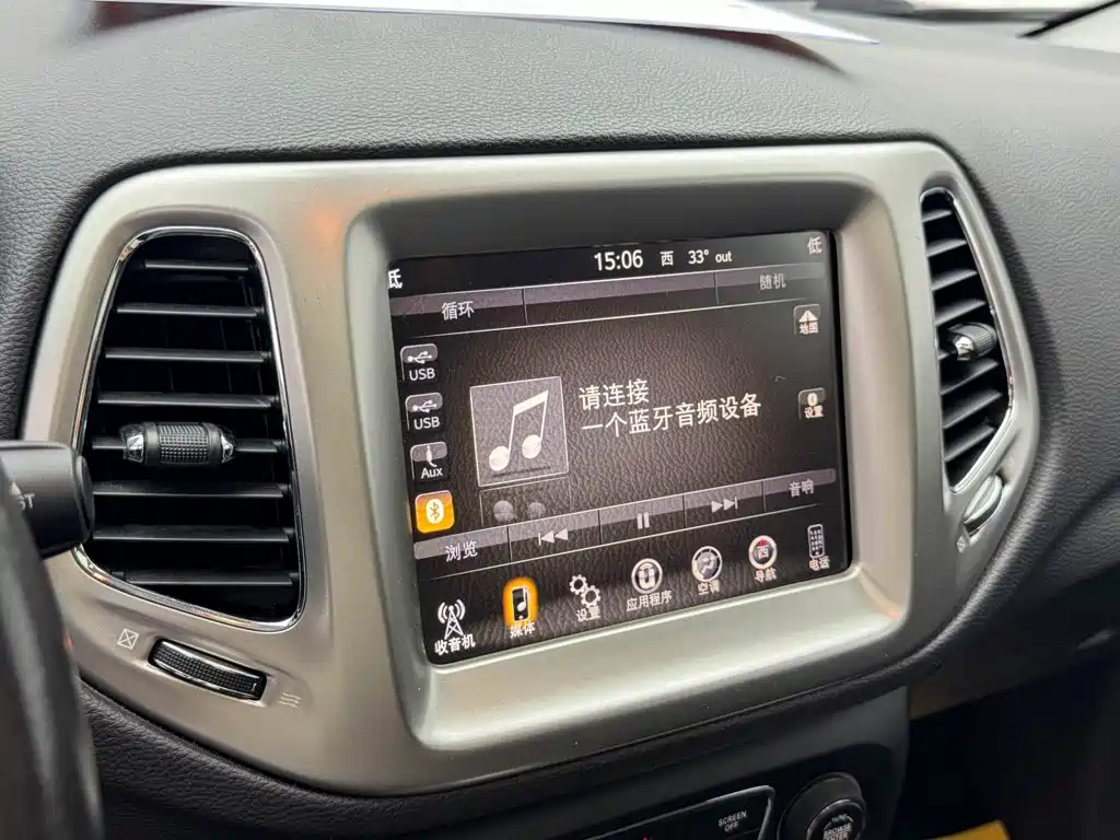 Jeep Compass — фото 10