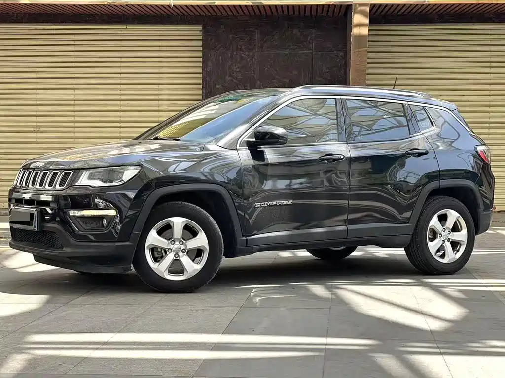 Jeep Compass — фото 2