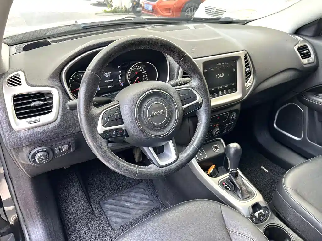 Jeep Compass — фото 3