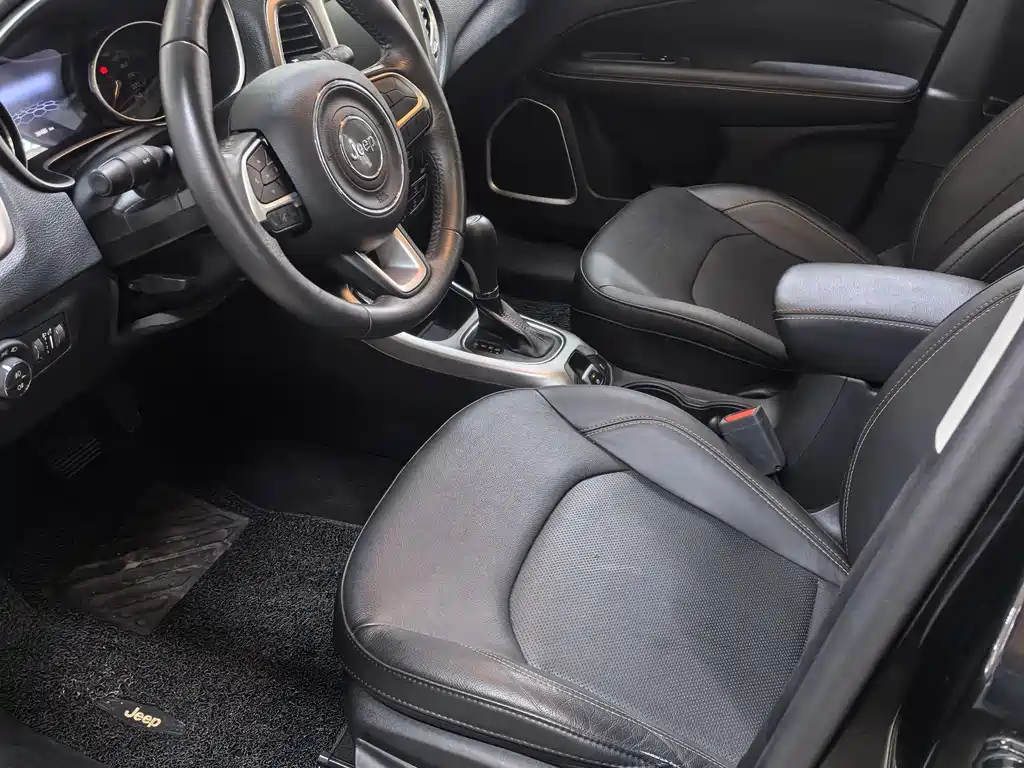 Jeep Compass — фото 4