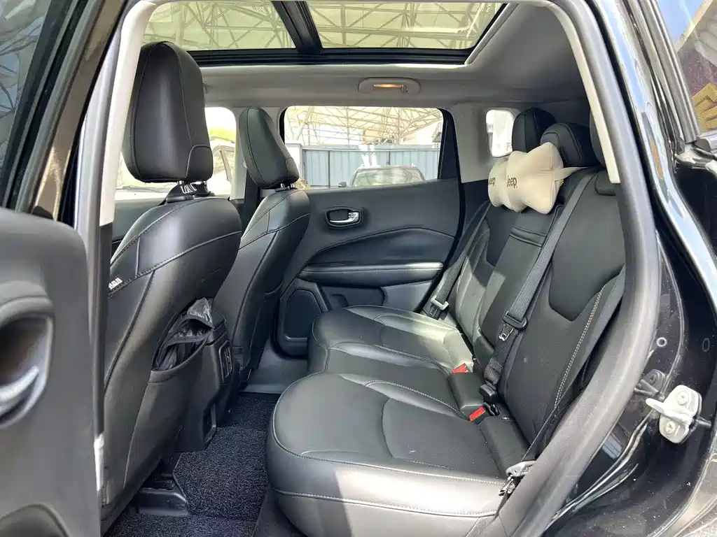 Jeep Compass — фото 6
