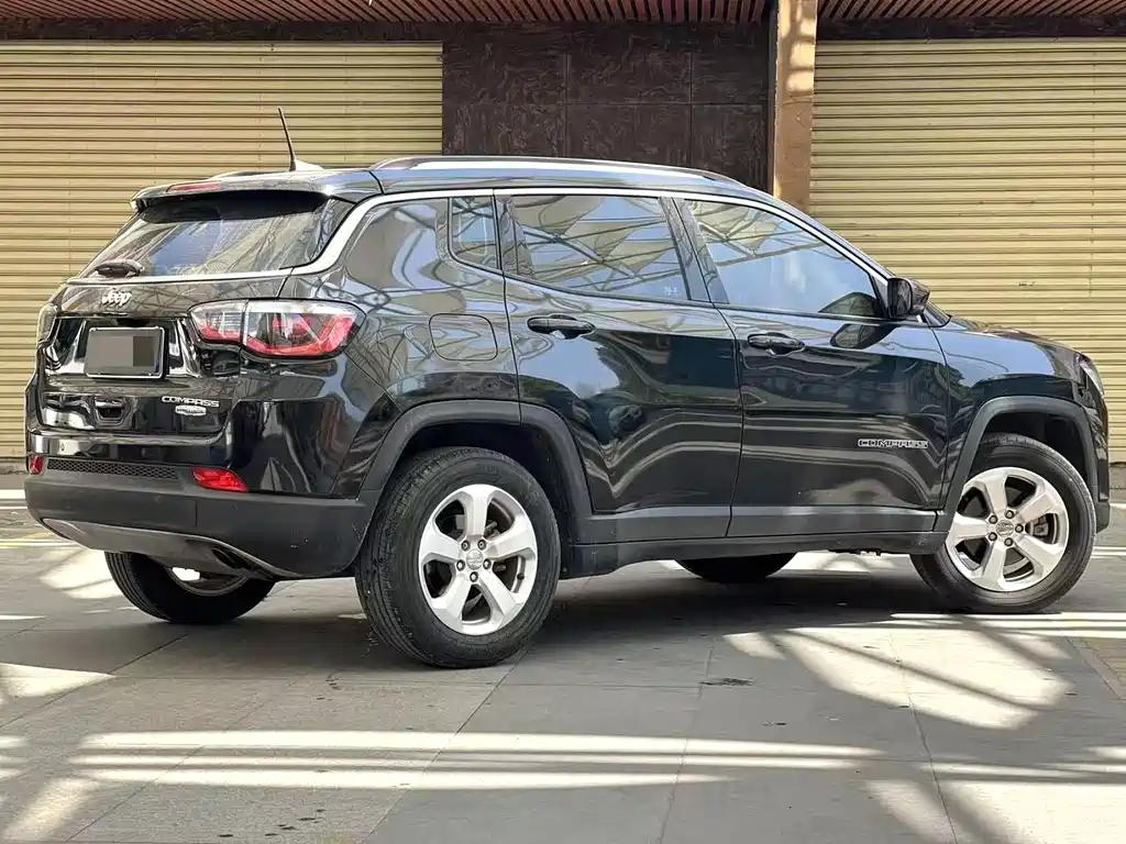 Jeep Compass — фото 7