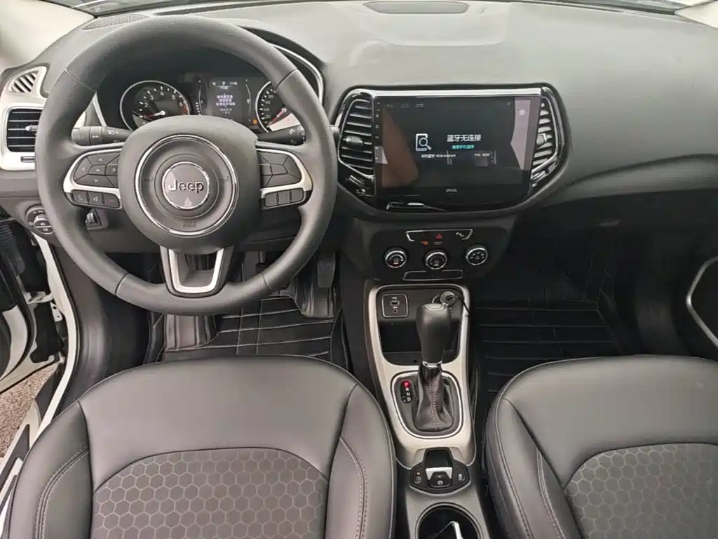 Jeep Compass — фото 10