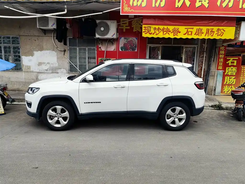 Jeep Compass — фото 3