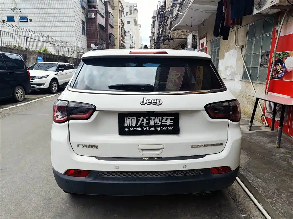 Jeep Compass — фото 8