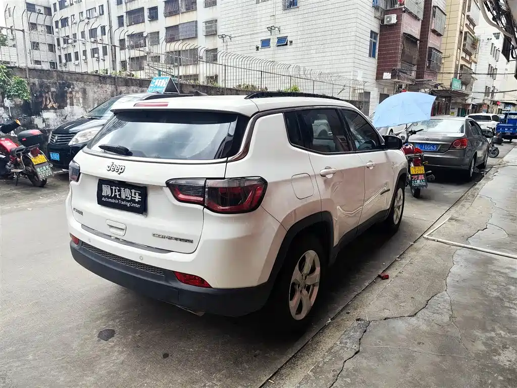 Jeep Compass — фото 9