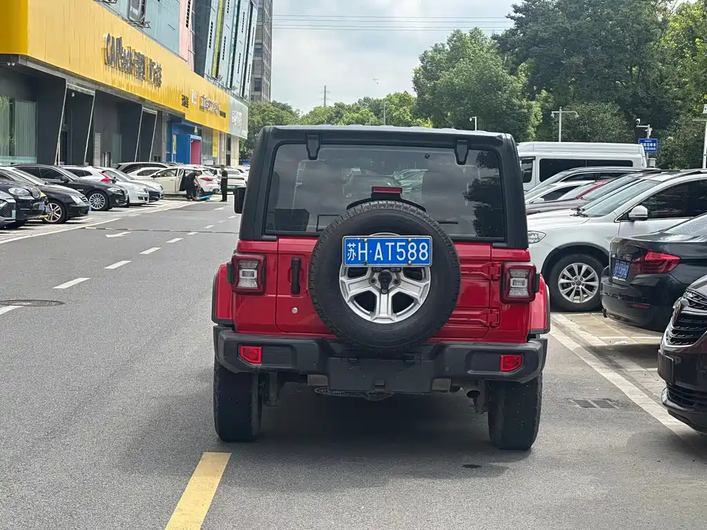 Jeep Wrangler — фото 6