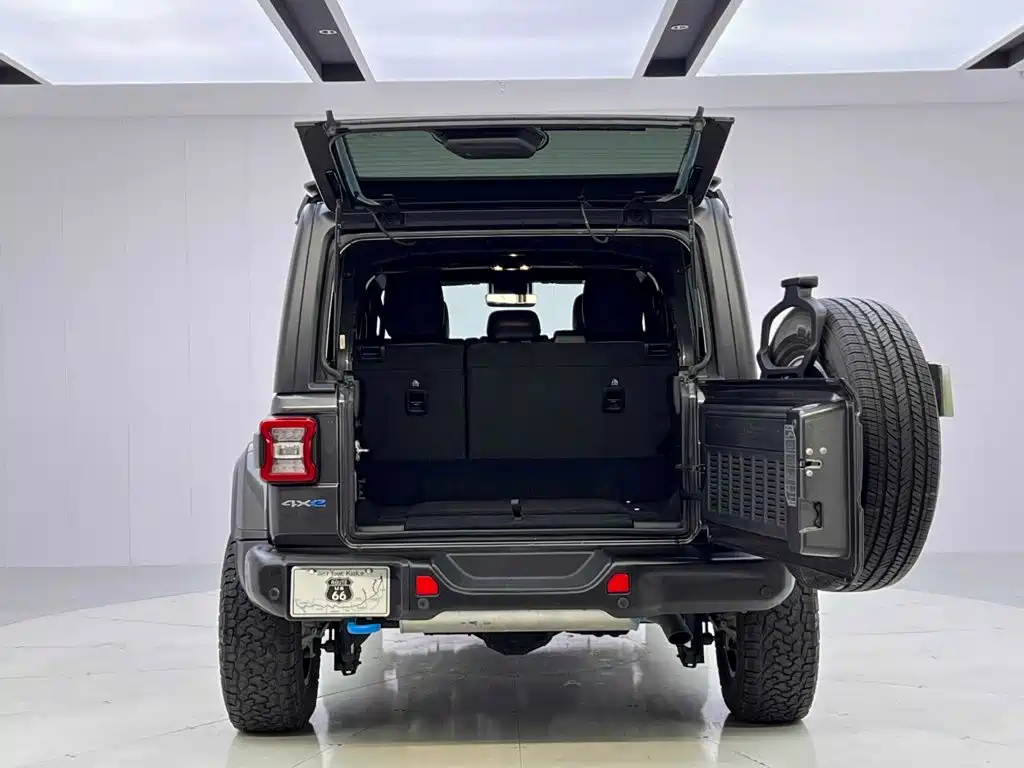 Jeep Wrangler PHEV — фото 9