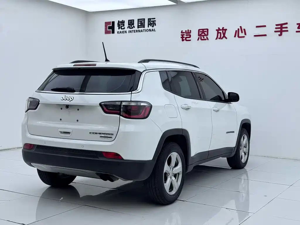 Jeep Compass — фото 4