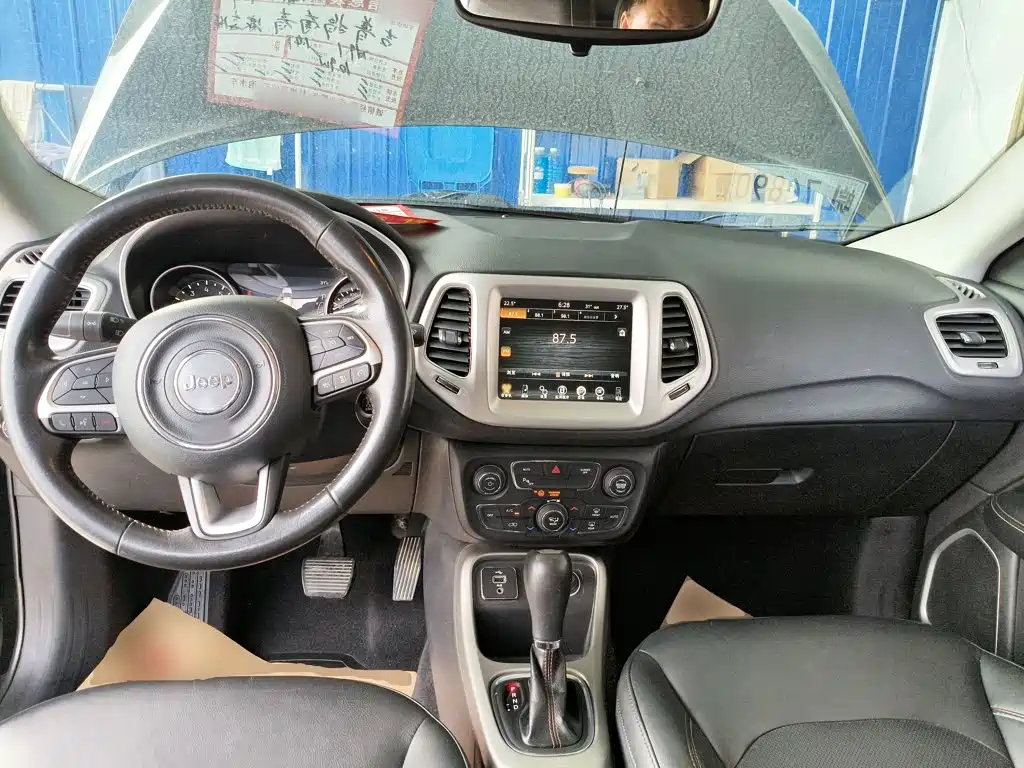 Jeep Compass — фото 6