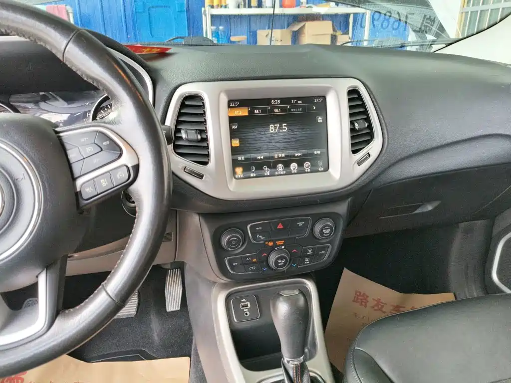 Jeep Compass — фото 9