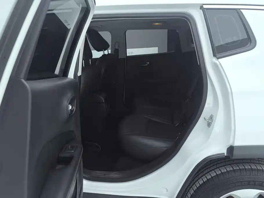 Jeep Compass — фото 11