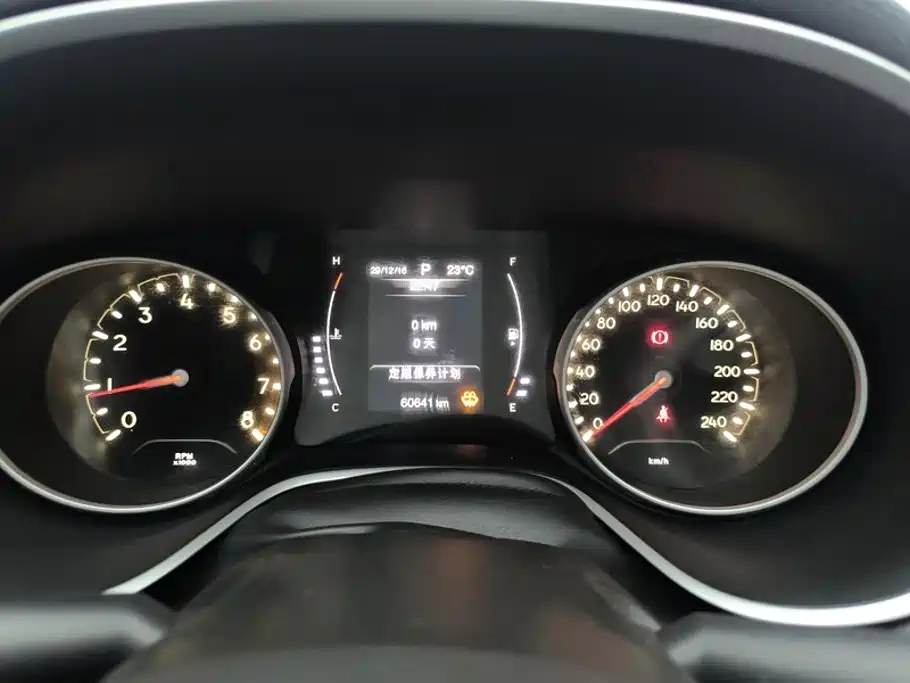 Jeep Compass — фото 14