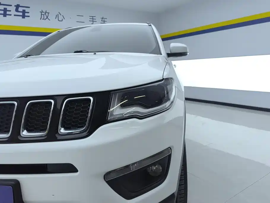 Jeep Compass — фото 5