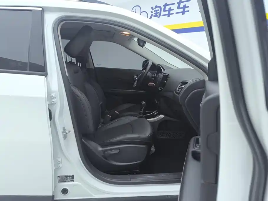 Jeep Compass — фото 8