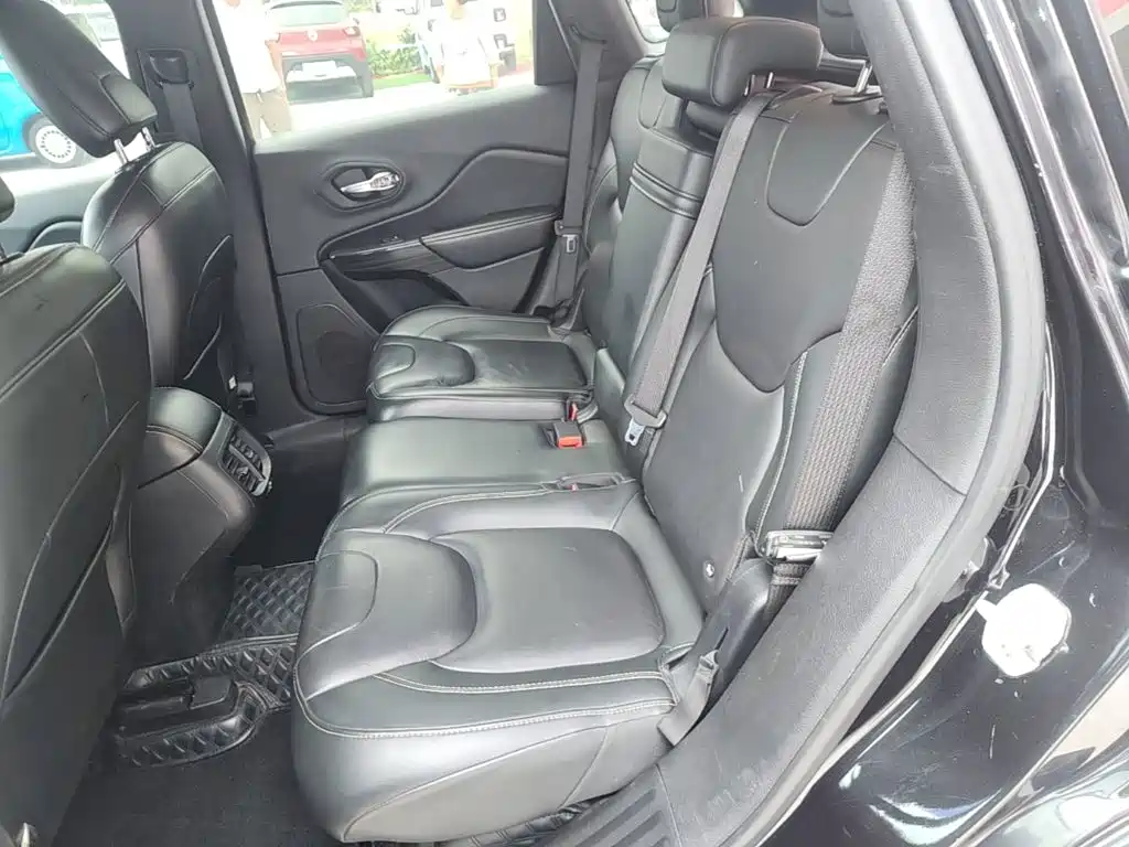 Jeep Cherokee — фото 17