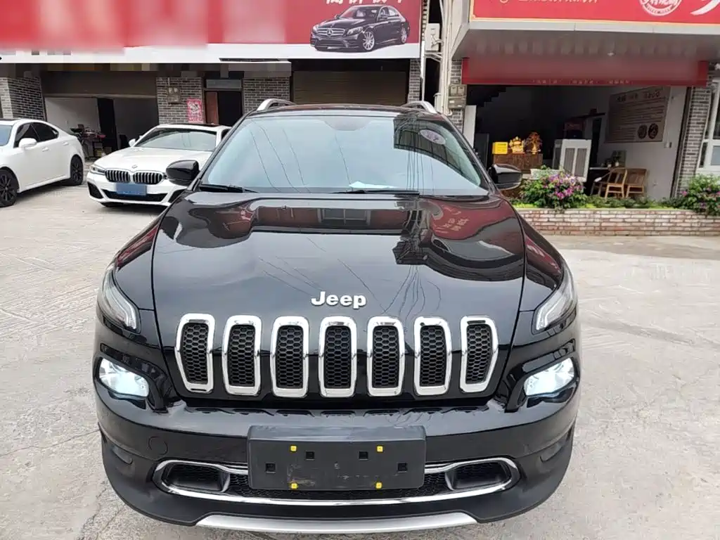 Jeep Cherokee — фото 3