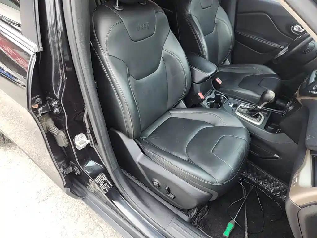 Jeep Cherokee — фото 25