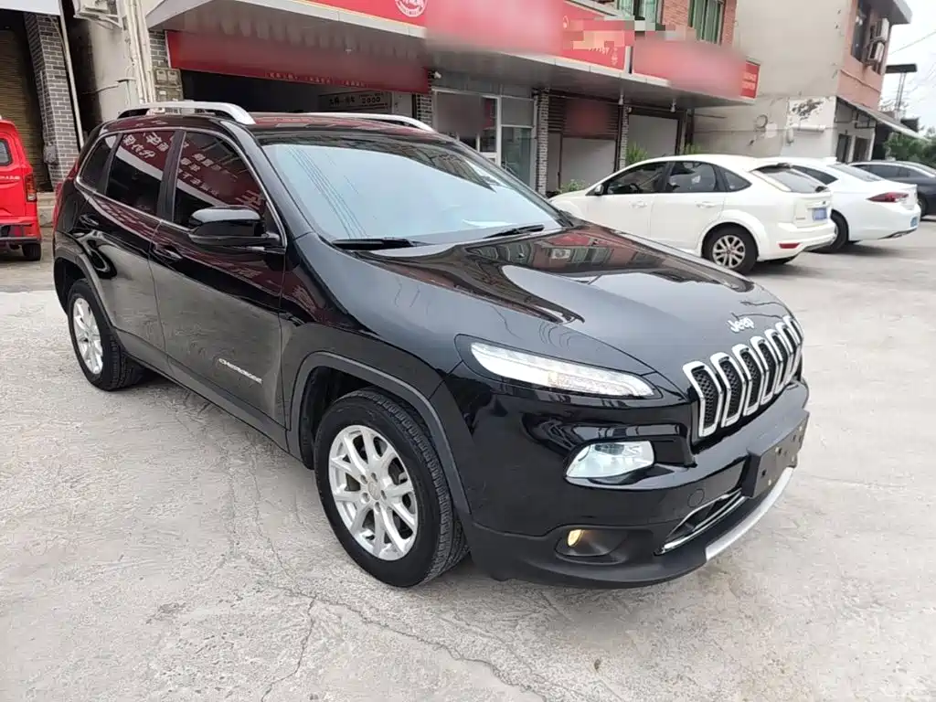 Jeep Cherokee — фото 4