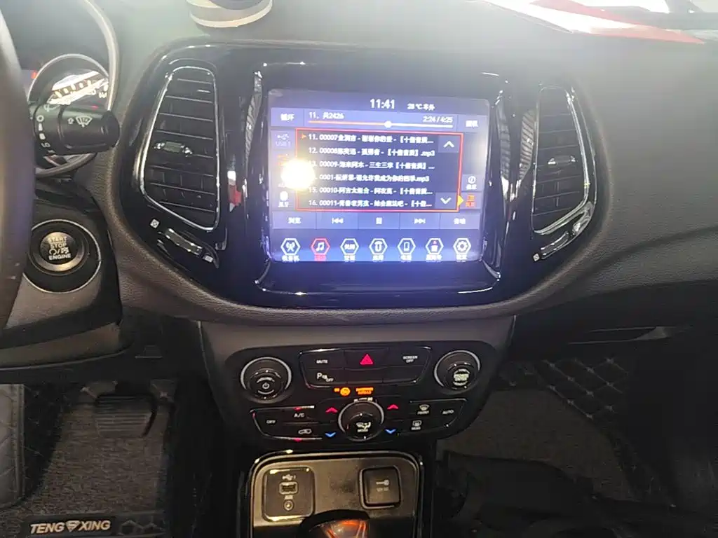 Jeep Compass — фото 13