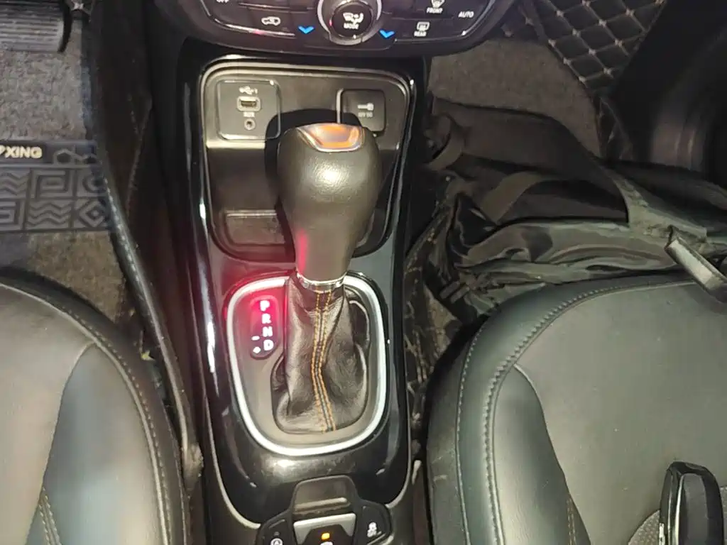 Jeep Compass — фото 14