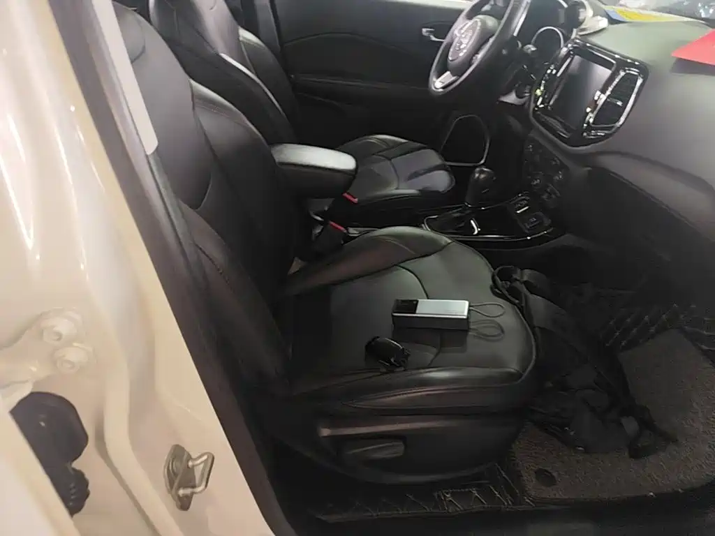 Jeep Compass — фото 25