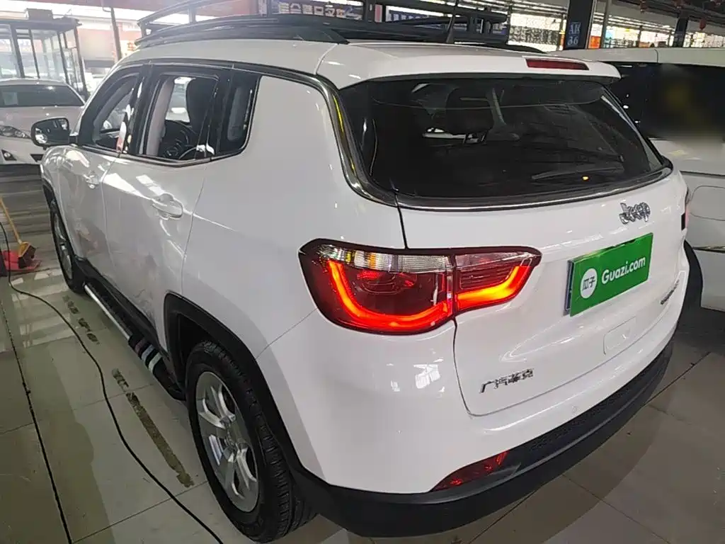 Jeep Compass — фото 5