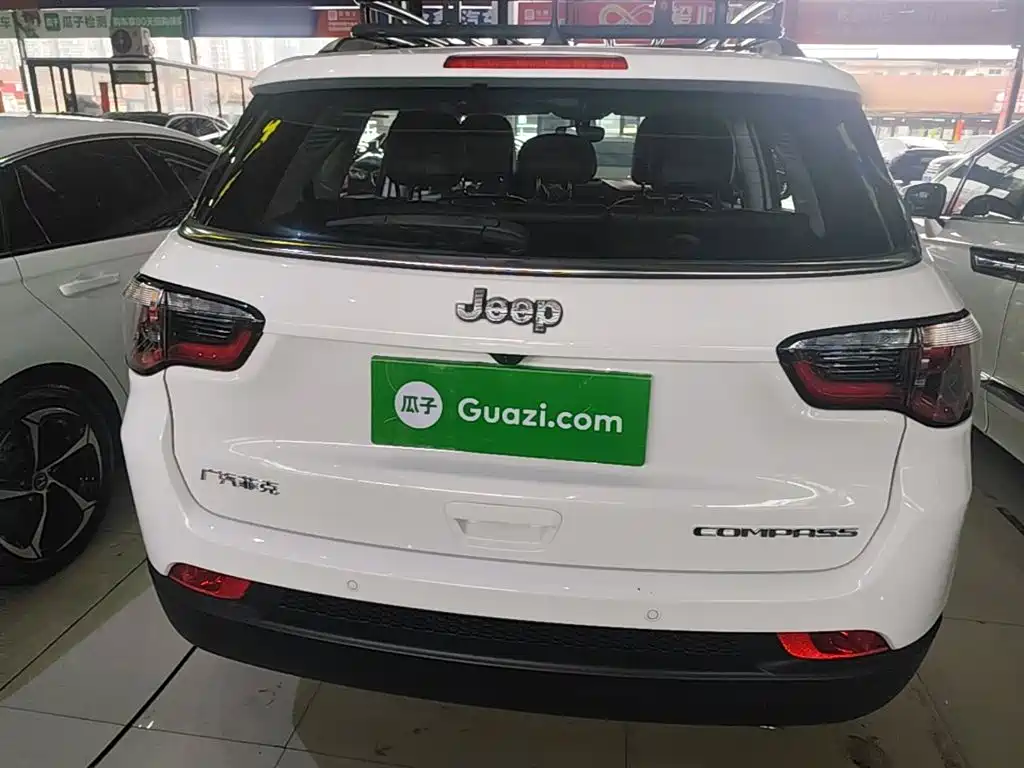 Jeep Compass — фото 6