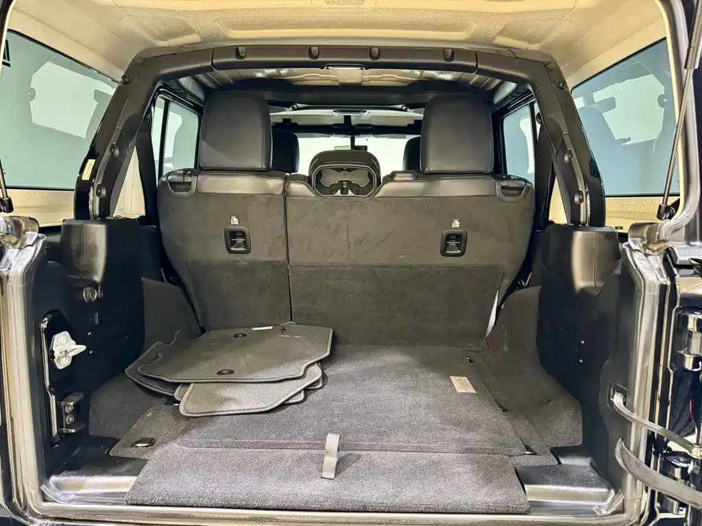 Jeep Wrangler — фото 23