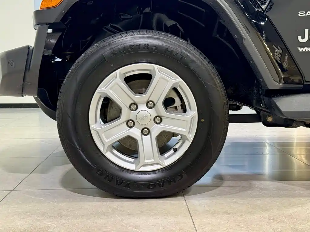 Jeep Wrangler — фото 10