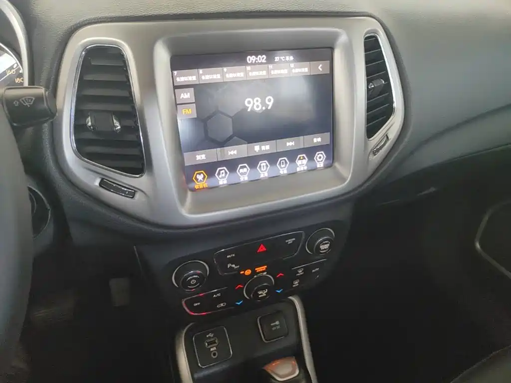 Jeep Compass — фото 13