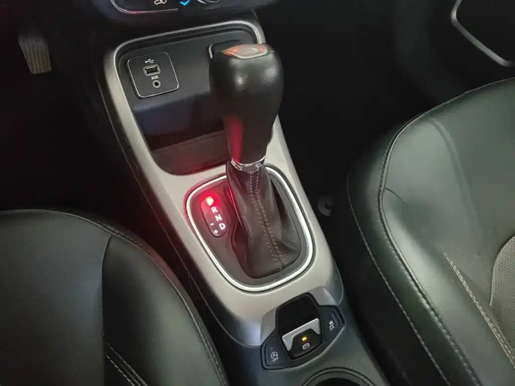 Jeep Compass — фото 14