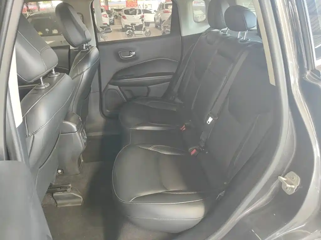 Jeep Compass — фото 17