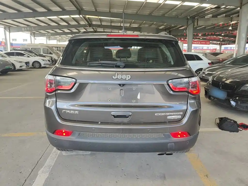 Jeep Compass — фото 6