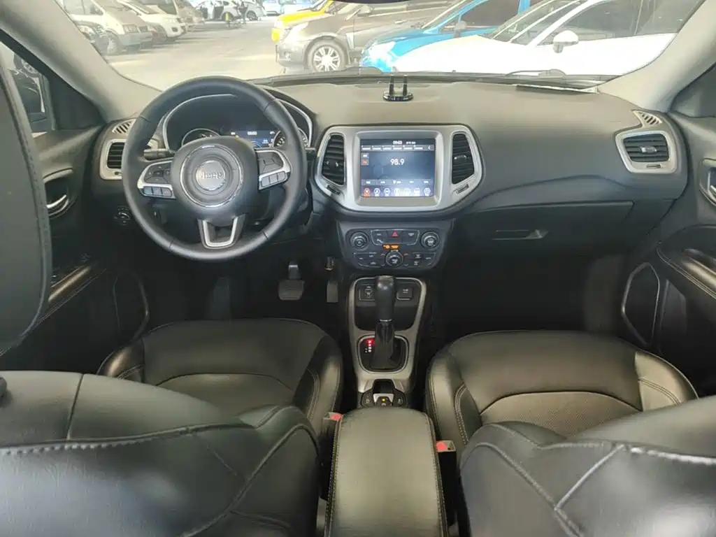 Jeep Compass — фото 10
