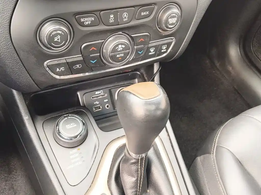 Jeep Cherokee — фото 14