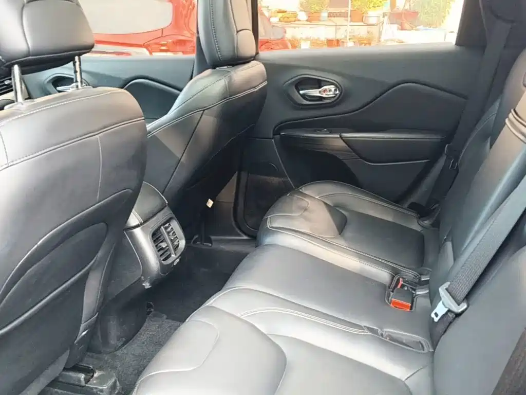 Jeep Cherokee — фото 17