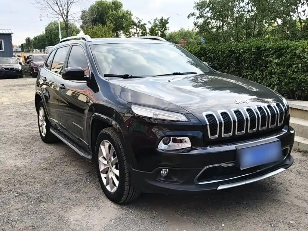 Jeep Cherokee — фото 4