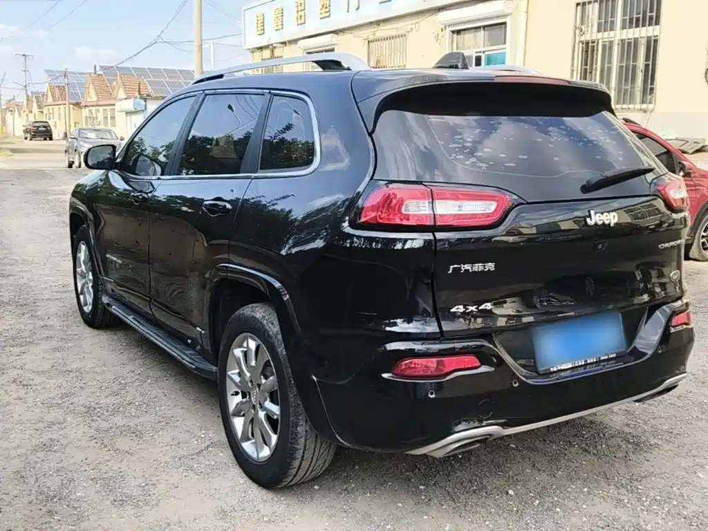 Jeep Cherokee — фото 5