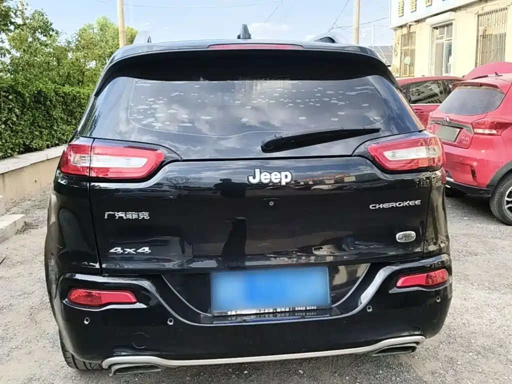 Jeep Cherokee — фото 6