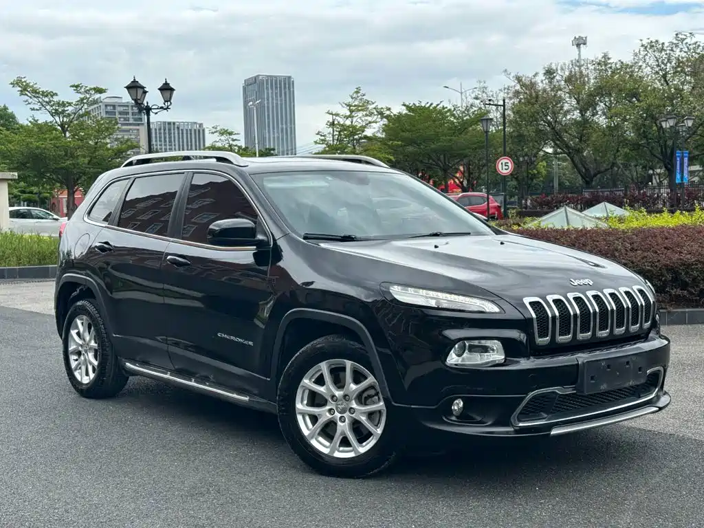 Jeep Cherokee — фото 3