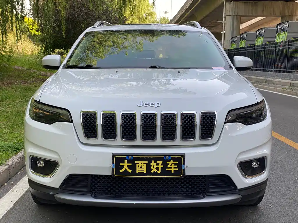 Jeep Cherokee — фото 2