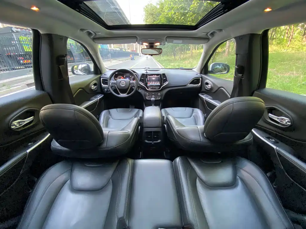 Jeep Cherokee — фото 23