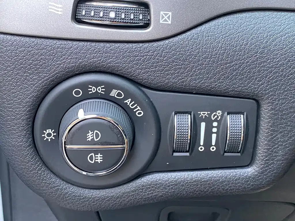 Jeep Cherokee — фото 24