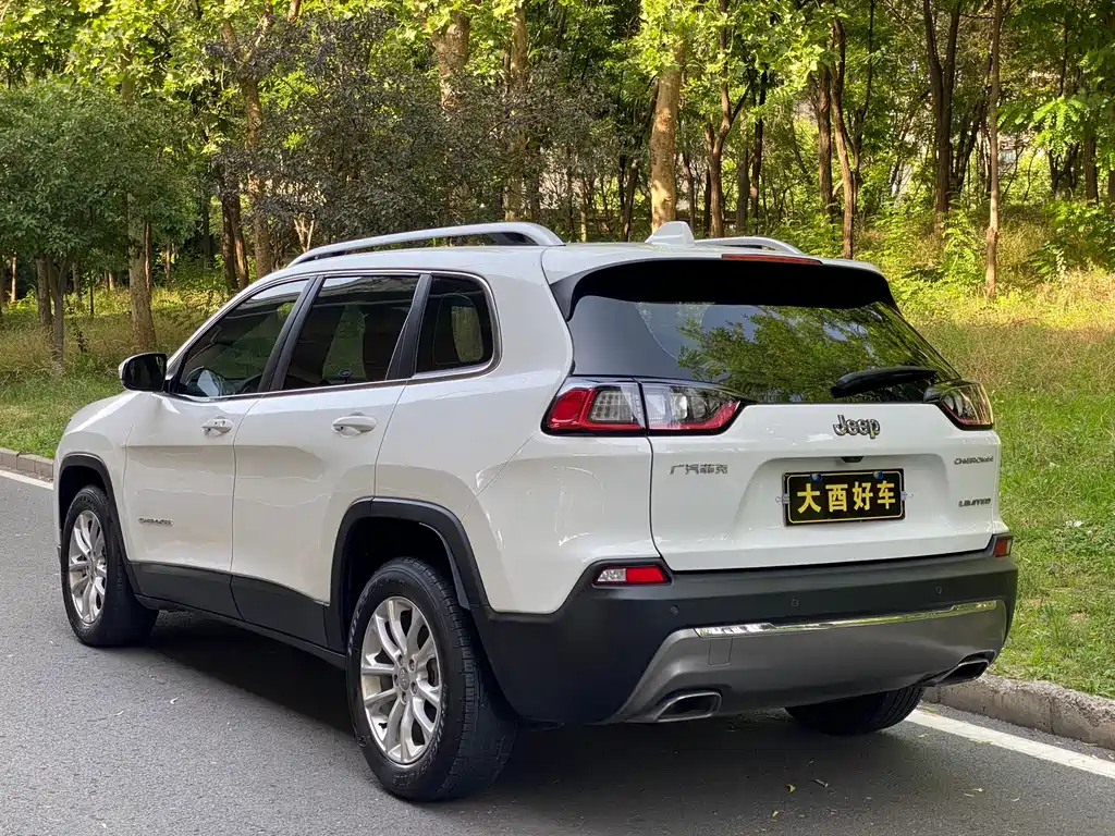 Jeep Cherokee — фото 4