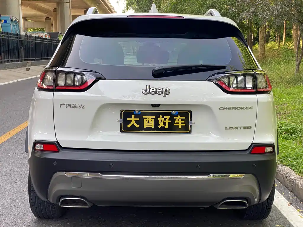 Jeep Cherokee — фото 5
